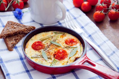 kiraz domatesli omlet