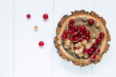 Kırmızı ve beyaz Frenk üzümü