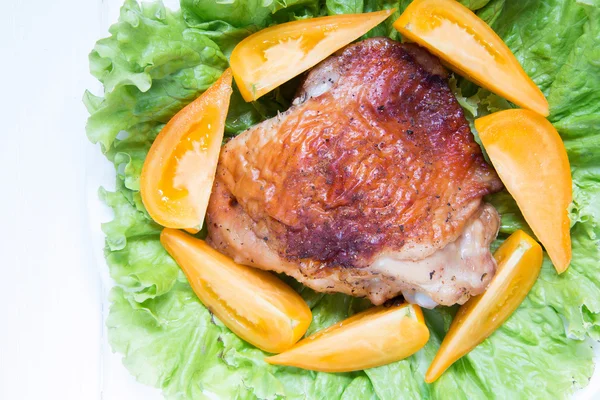 Sebzeli fırında tavuk uyluk