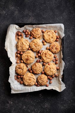 Muz ve fındıklı yulaf ezmeli kurabiye.