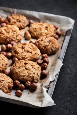 Muz ve fındıklı yulaf ezmeli kurabiye.