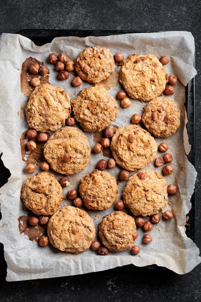 Muz ve fındıklı yulaf ezmeli kurabiye.