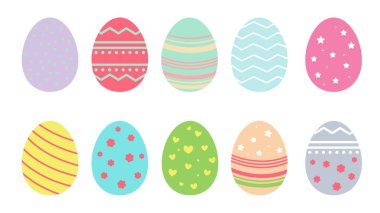 Her iki renkte yıldızlar, kalpler ve çizgiler içeren dekoratif Paskalya yumurtaları.