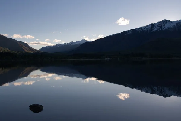 Réflexion montagne Paysage — Photo