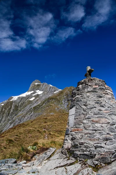 Milford Track pomnik — Zdjęcie stockowe