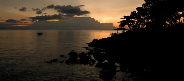 Tropische oceaan zonsondergang — Stockfoto