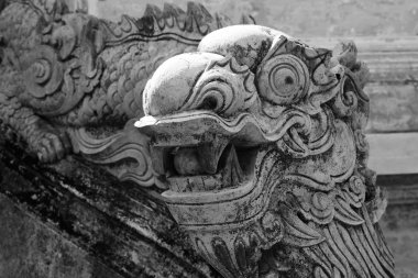 Dragon yüz heykel