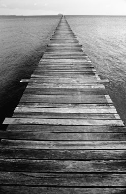 Siyah ve beyaz okyanus Pier