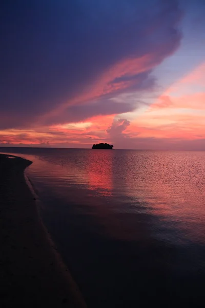 Tropisch eiland zonsondergang — Stockfoto