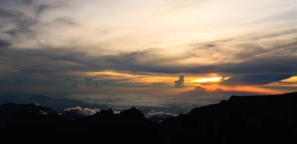 Kinabalu Cumbre Puesta de sol Fotos de stock libres de derechos