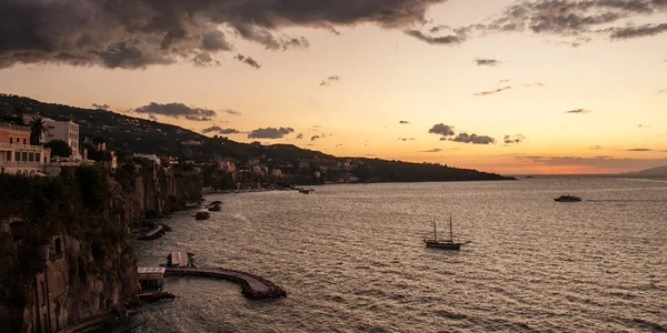 Sonnenuntergang in der Bucht von Sorrent — Stockfoto