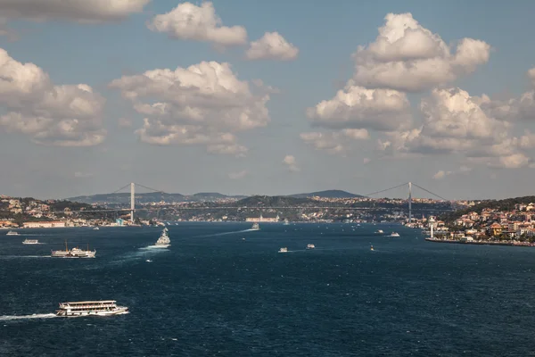 Boote überqueren den Bosporus, Istanbul — Stockfoto