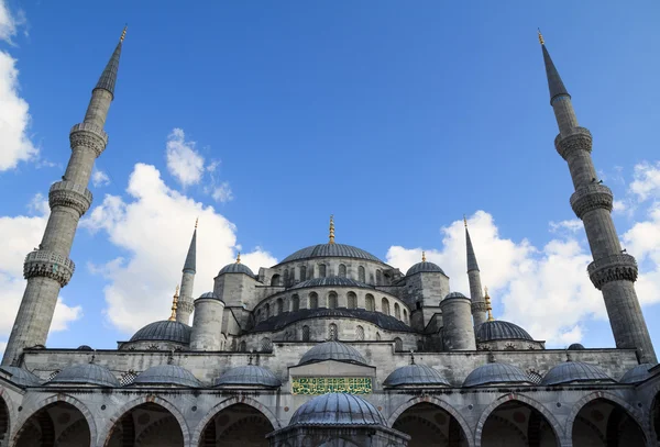 Vista frontal de la mezquita azul — Foto de Stock