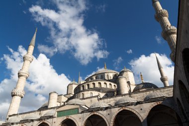 Sultanahmet Camii ve mavi gökyüzü