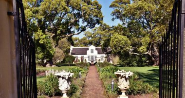 Parktaki bir Cape Dutch House 'u kapatın.