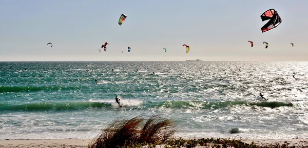 Kite surfer διασκεδάζοντας — Φωτογραφία Αρχείου