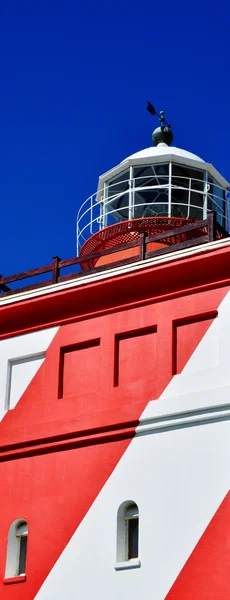 Farol vermelho e branco — Fotografia de Stock