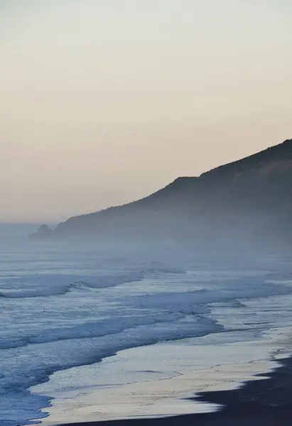 Stranden i vackra morgonljuset — Stockfoto