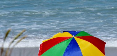 Deniz kenarında rahatla.