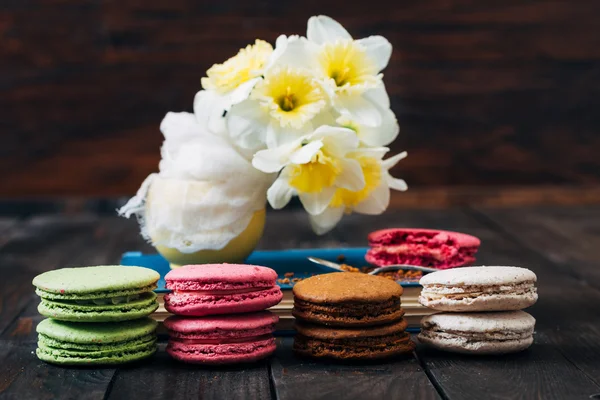 Domowe macaroons czarny wzór tabeli — Zdjęcie stockowe