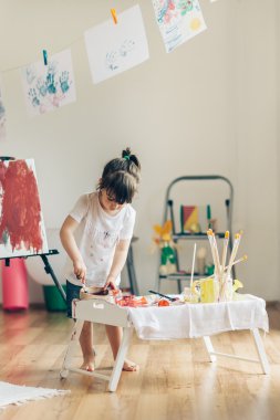 küçük çocuk boyama 