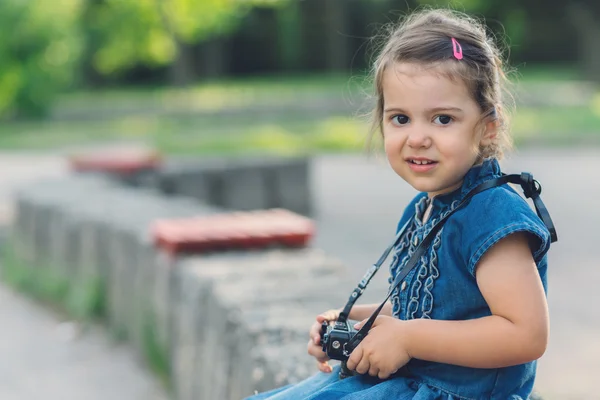 Little girl with camera — Stock Photo, Image