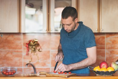 mutfak tarihinde yakışıklı delikanlı