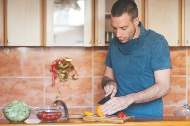 mutfak tarihinde yakışıklı delikanlı