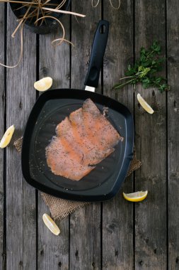 Ahşap masa somon...