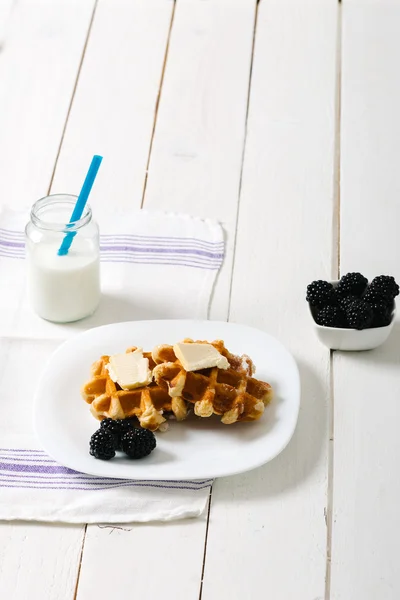 Homemade waffles with fruits on white vintage table — Stock Photo, Image