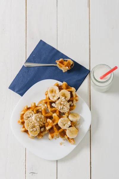 Homemade waffles with fruits on white vintage table — Stock Photo, Image