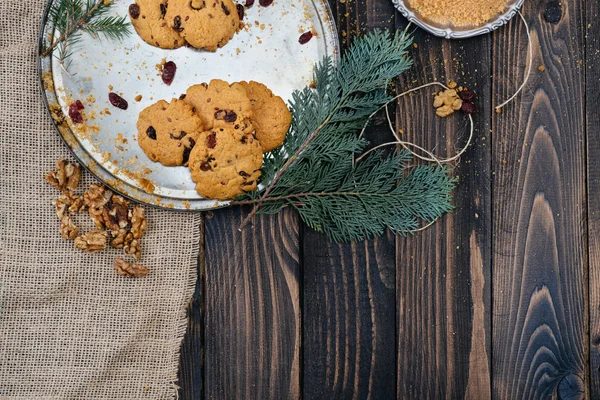 나무 탁자 위에 놓인 쿠키 — 스톡 사진