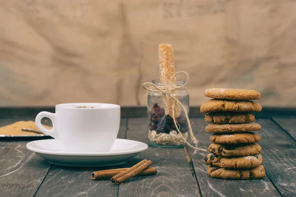 Cookies and coffee on table — Stock Photo, Image