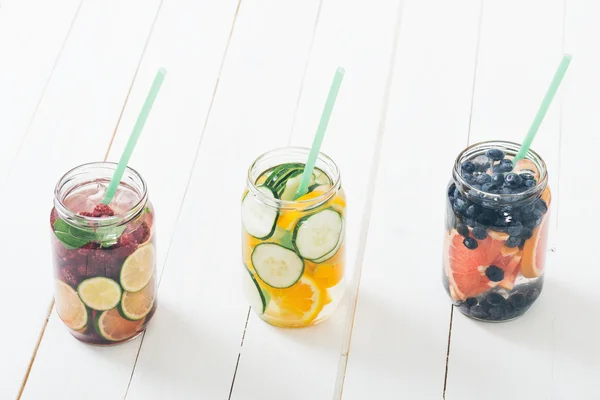 Agua infundida de frutas . —  Fotos de Stock