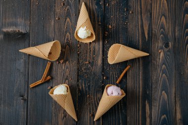 Waffle külahında dondurma.