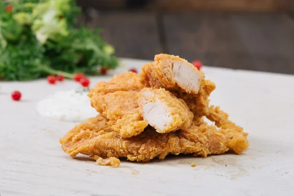 Pollo fritto con bacche — Foto Stock