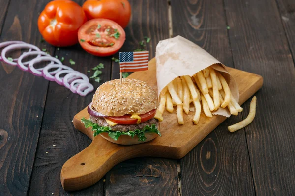 Hamburger di manzo americano con formaggio — Foto Stock