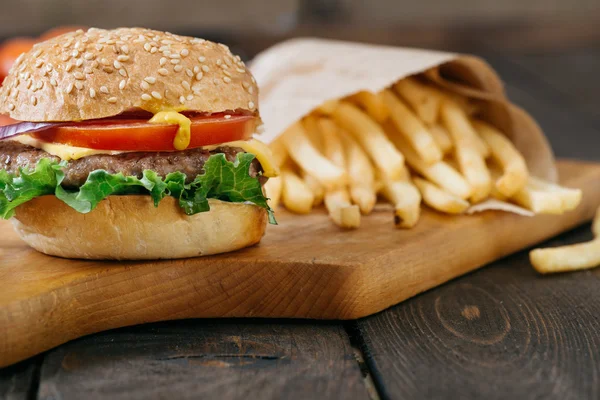 Hamburger di manzo americano con formaggio — Foto Stock