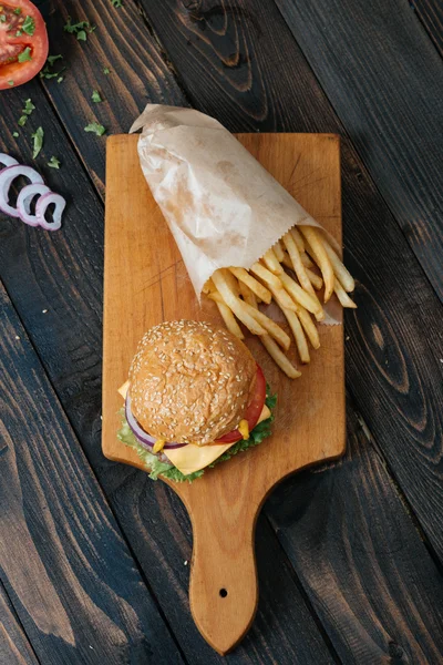 チーズとアメリカン ビーフ ハンバーガー — ストック写真