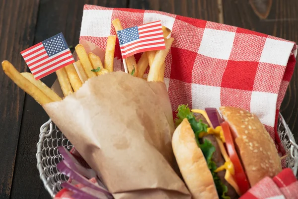 Hambúrguer de carne americana com queijo — Fotografia de Stock