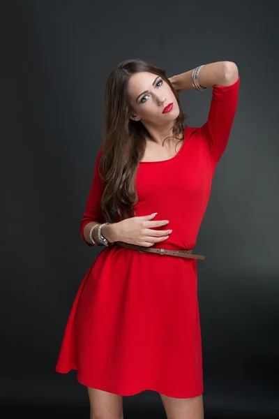 Modelo de moda en vestido rojo —  Fotos de Stock