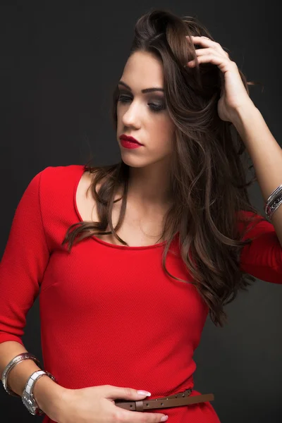 Modelo de moda en vestido rojo — Foto de Stock