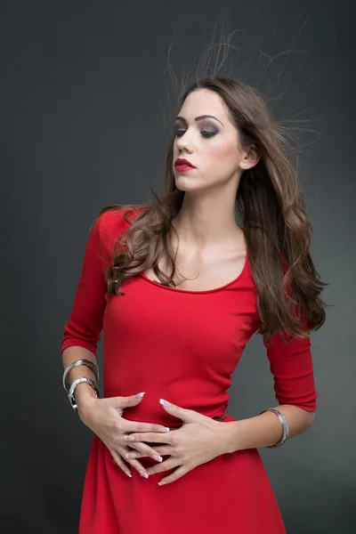 Modelo de moda en vestido rojo — Foto de Stock