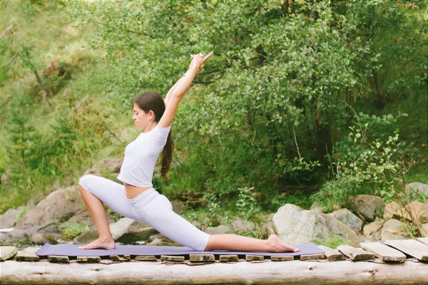 Woman  doing yoga in nature. — Stock Photo, Image