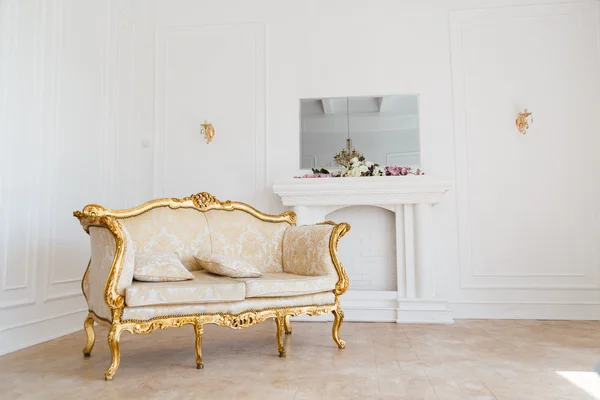 Luxusní interiérové klasický vintage styl pro obývací pokoj. — Stock fotografie