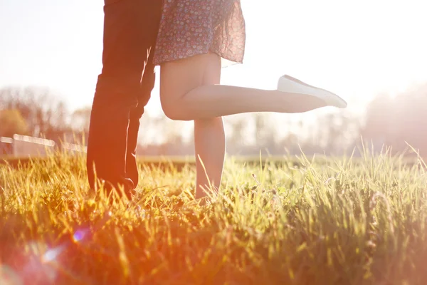 havada bacak kadar öpücük severler kapatın