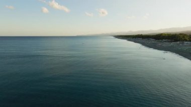 Okyanus suyundaki ışık yansımaları, havadaki yansımalar.. 