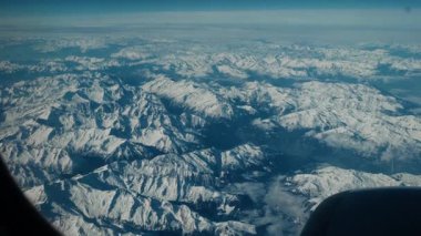 Dağlar Kar Altında Zirveye Çıktı . 