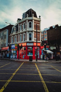 Londra Caddelerinin Köşesi.