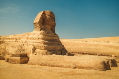 Firavun 'u anmak için çölde yapılmış bir anıt..